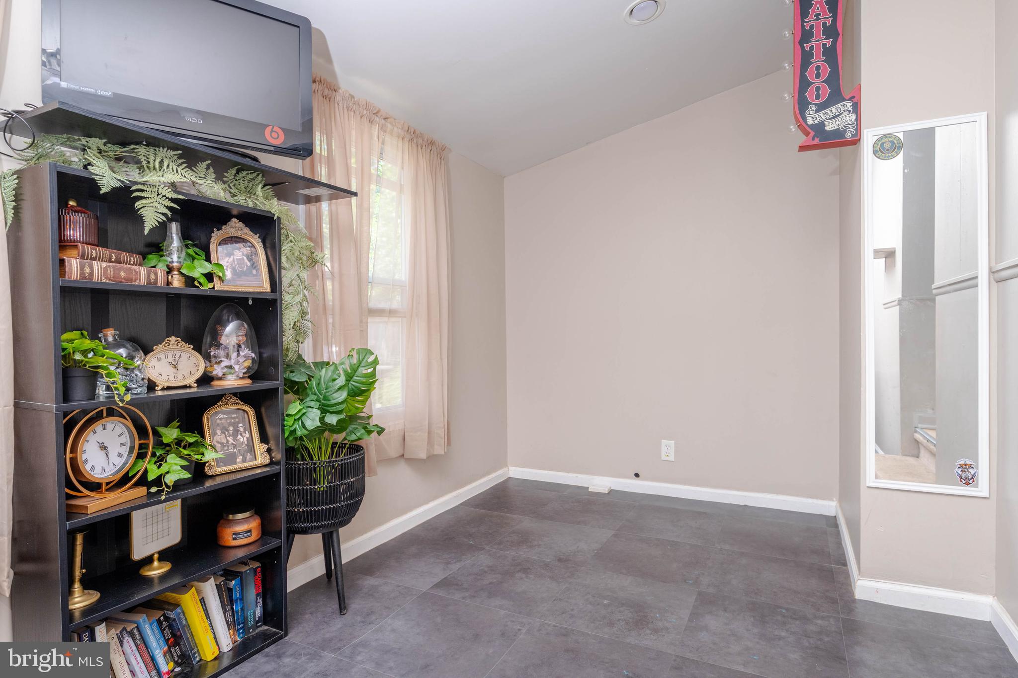 608 Cresswell Road Baltimore, MD 21225 - Photo 17 of 53 First Floor Bonus Room