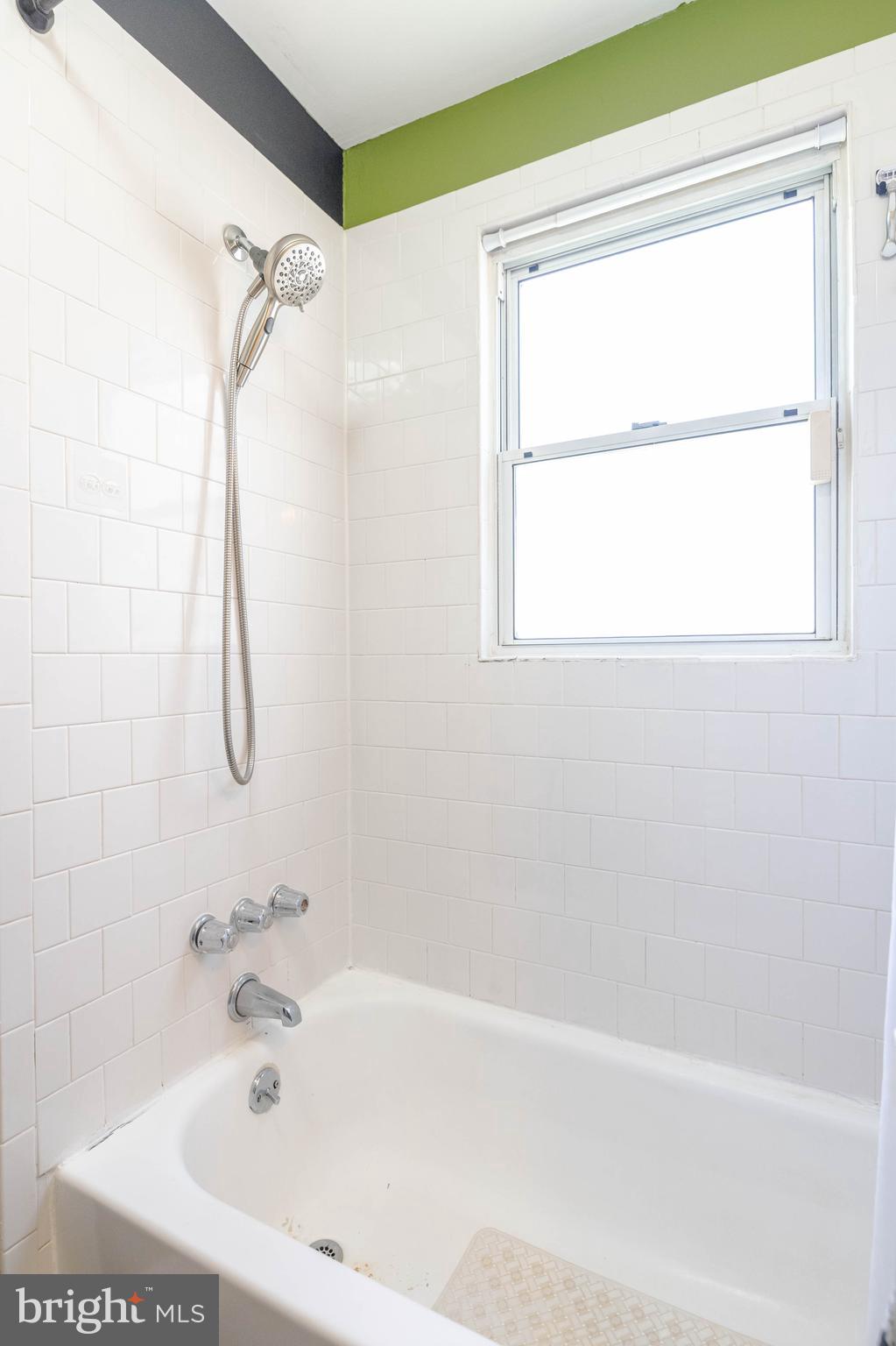 608 Cresswell Road Baltimore, MD 21225 - Photo 28 of 53 First Floor Full Bath