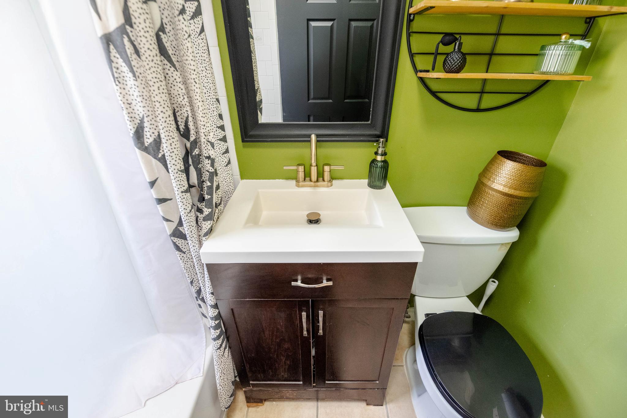 608 Cresswell Road Baltimore, MD 21225 - Photo 29 of 53 First Floor Full Bath