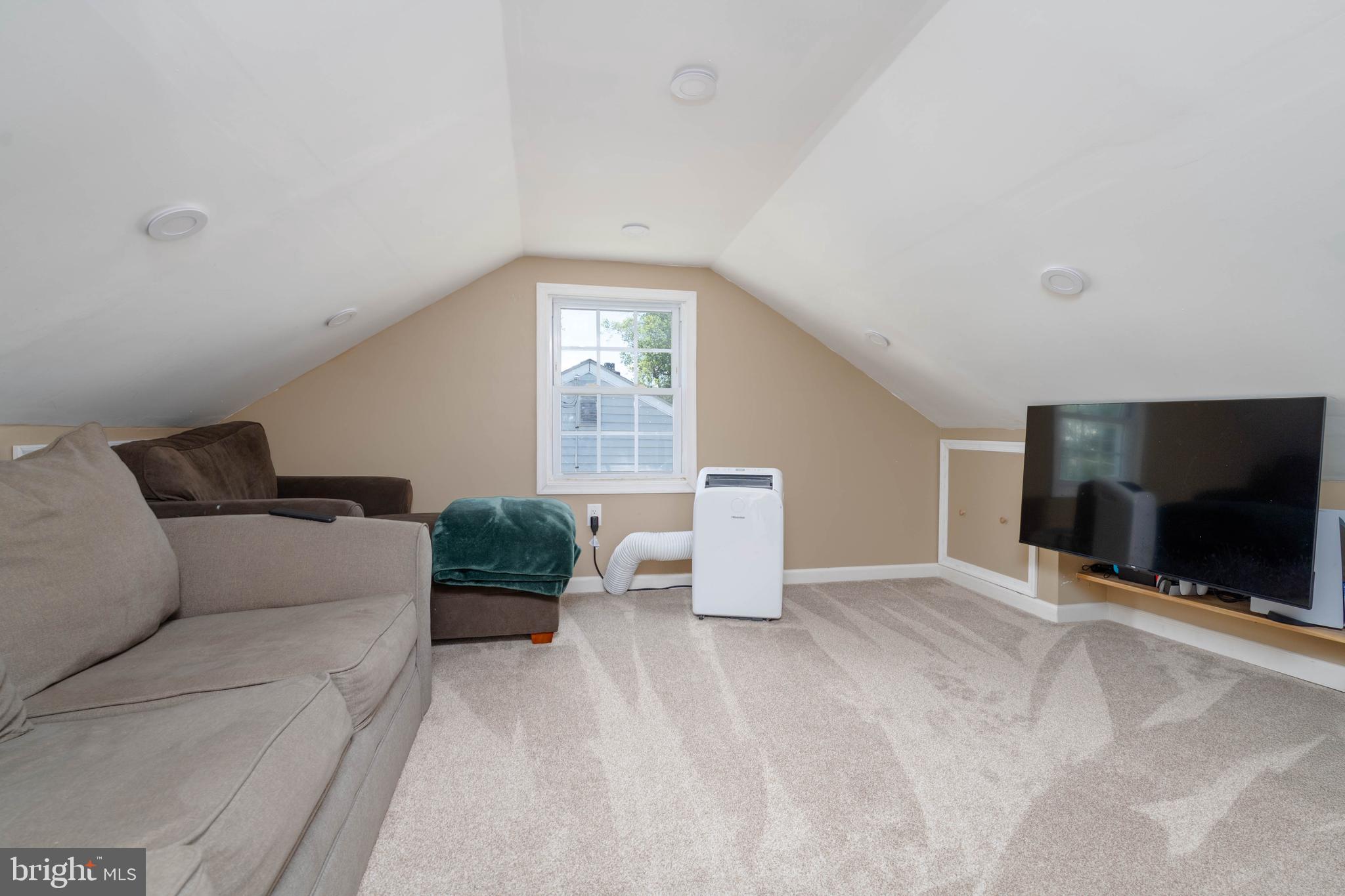 608 Cresswell Road Baltimore, MD 21225 - Photo 36 of 53 Second Floor Family Room
