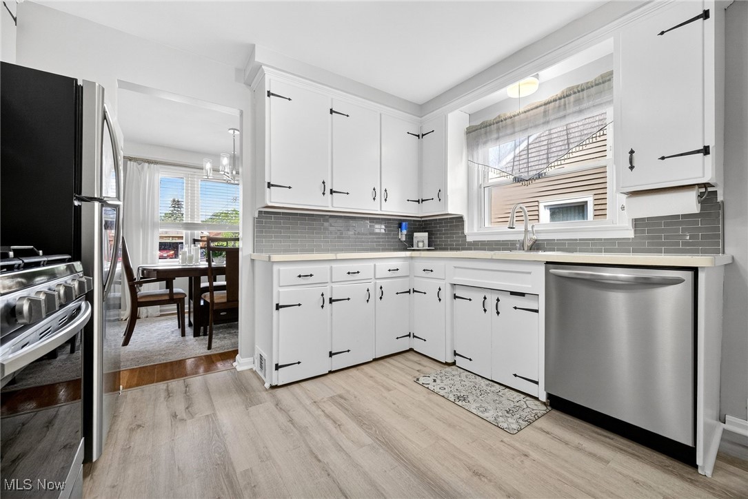 6423 Keltonshire Road Parma, OH 44129 - Photo 6 of 40 tasteful colors and choices in this upgraded kitchen