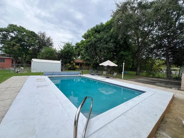 a view of a house with a backyard
