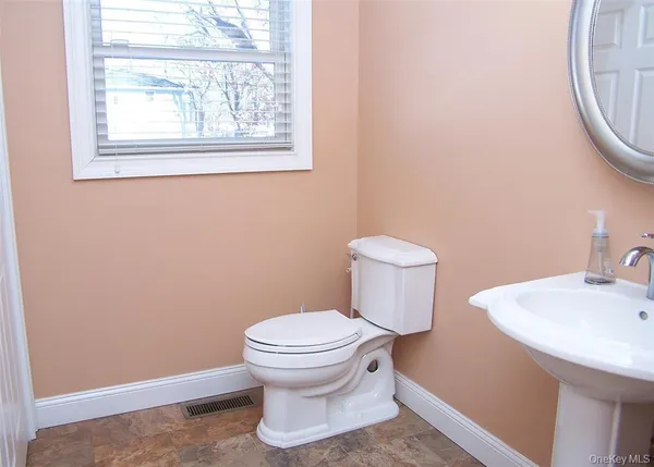 $4,500 | 100 Lake Promenade, Ronkonkoma, NY 11779