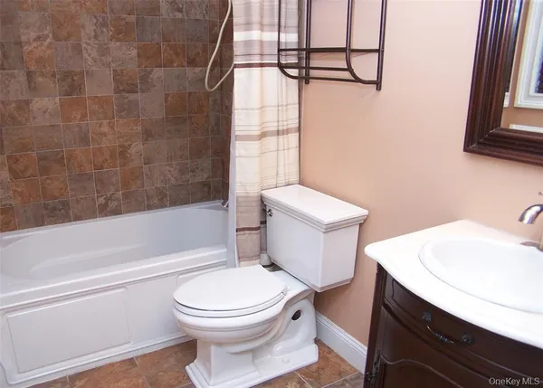 $4,500 | 100 Lake Promenade, Ronkonkoma, NY 11779