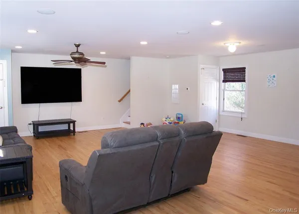 $4,500 | 100 Lake Promenade, Ronkonkoma, NY 11779