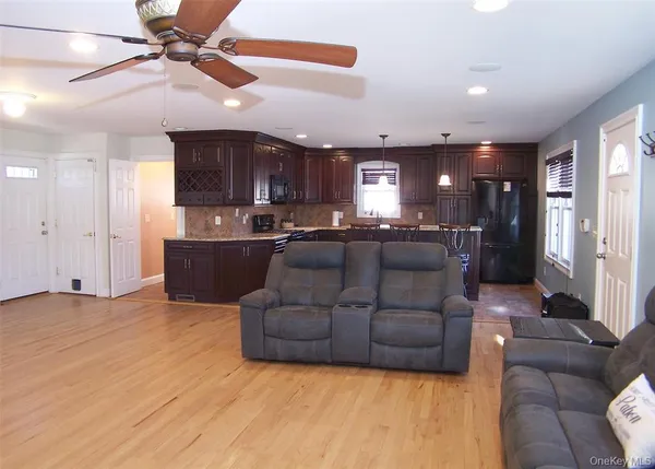 $4,500 | 100 Lake Promenade, Ronkonkoma, NY 11779