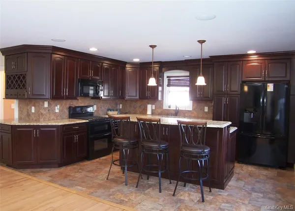 $4,500 | 100 Lake Promenade, Ronkonkoma, NY 11779