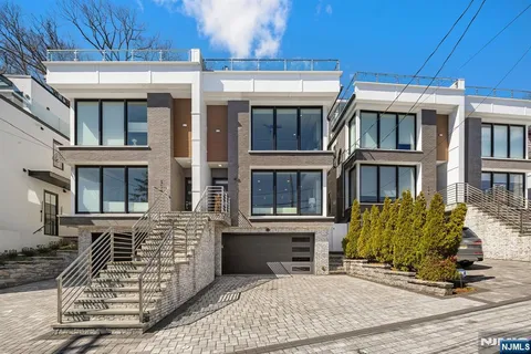 $2,100,000 | 504 Undercliff Avenue, Edgewater, NJ 07020