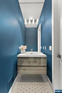 $2,100,000 | 504 Undercliff Avenue, Edgewater, NJ 07020