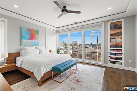 $2,100,000 | 504 Undercliff Avenue, Edgewater, NJ 07020