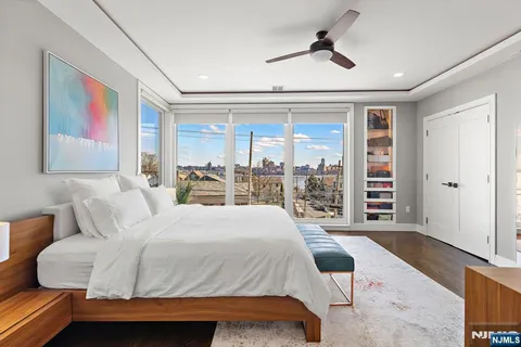 $2,100,000 | 504 Undercliff Avenue, Edgewater, NJ 07020