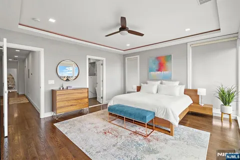 $2,100,000 | 504 Undercliff Avenue, Edgewater, NJ 07020