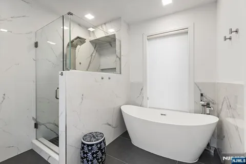 $2,100,000 | 504 Undercliff Avenue, Edgewater, NJ 07020