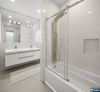 $2,100,000 | 504 Undercliff Avenue, Edgewater, NJ 07020