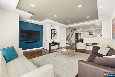 $2,100,000 | 504 Undercliff Avenue, Edgewater, NJ 07020