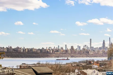 $2,100,000 | 504 Undercliff Avenue, Edgewater, NJ 07020