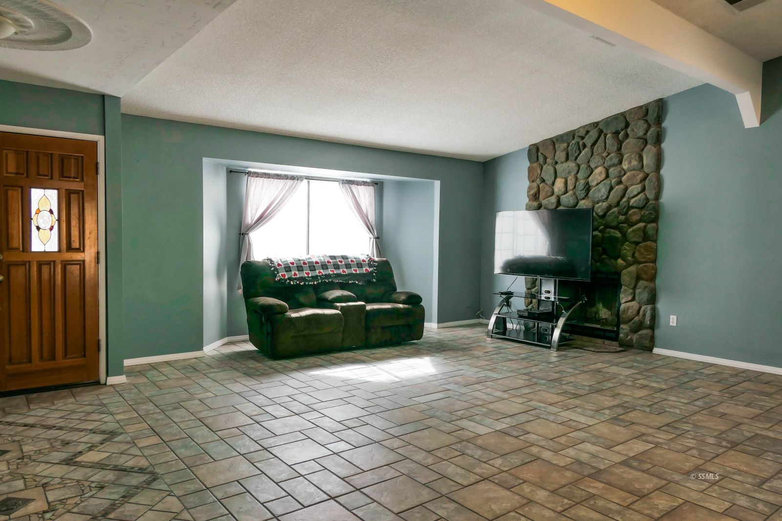 601 Heather Court Ridgecrest, CA 93555 - Photo 7 of 45 a bedroom with a bed and a window