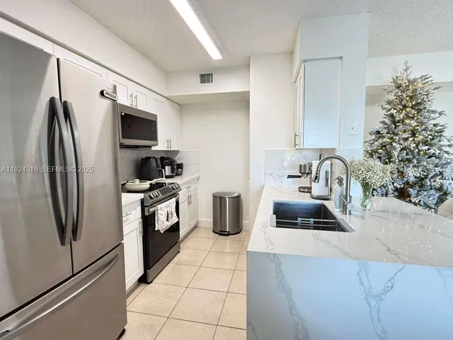 $2,200 | 15221 Southwest 80th Street, Unit 304, Miami, FL 33193