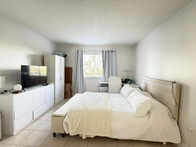 $2,200 | 15221 Southwest 80th Street, Unit 304, Miami, FL 33193