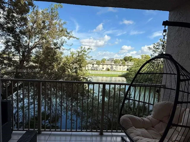 $2,200 | 15221 Southwest 80th Street, Unit 304, Miami, FL 33193
