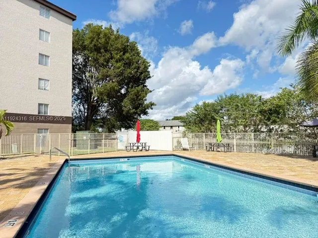 $2,200 | 15221 Southwest 80th Street, Unit 304, Miami, FL 33193