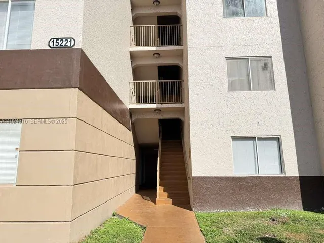 $2,200 | 15221 Southwest 80th Street, Unit 304, Miami, FL 33193
