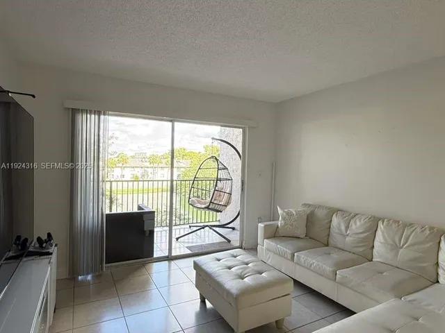 $2,150 | 15221 Southwest 80th Street, Unit 304, Miami, FL 33193