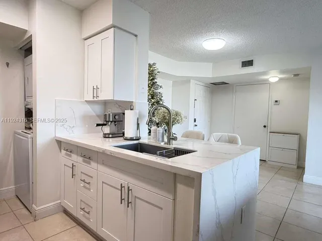 $2,200 | 15221 Southwest 80th Street, Unit 304, Miami, FL 33193