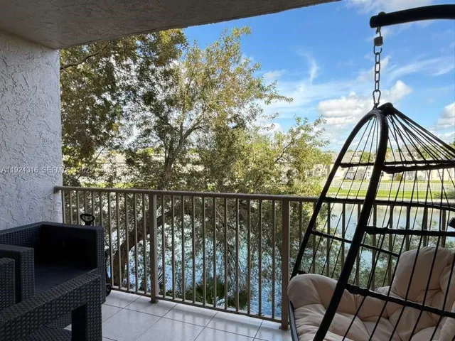 $2,200 | 15221 Southwest 80th Street, Unit 304, Miami, FL 33193