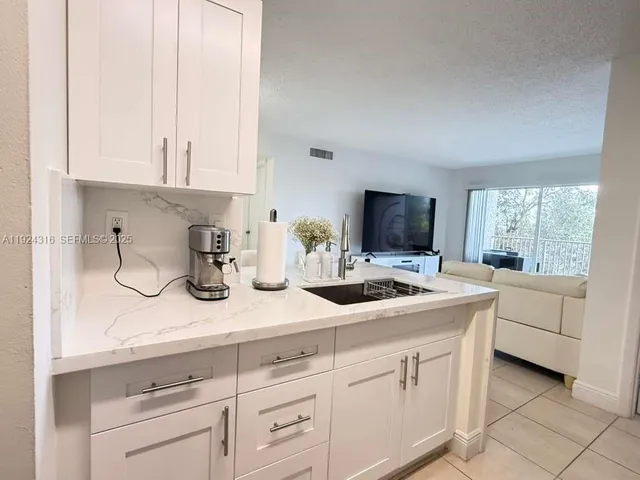 $2,200 | 15221 Southwest 80th Street, Unit 304, Miami, FL 33193