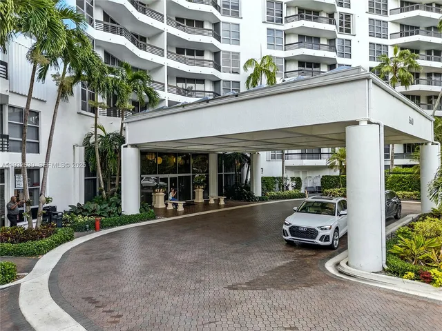 $600,000 | 3600 Mystic Pointe Drive, Unit 305, Aventura, FL 33180