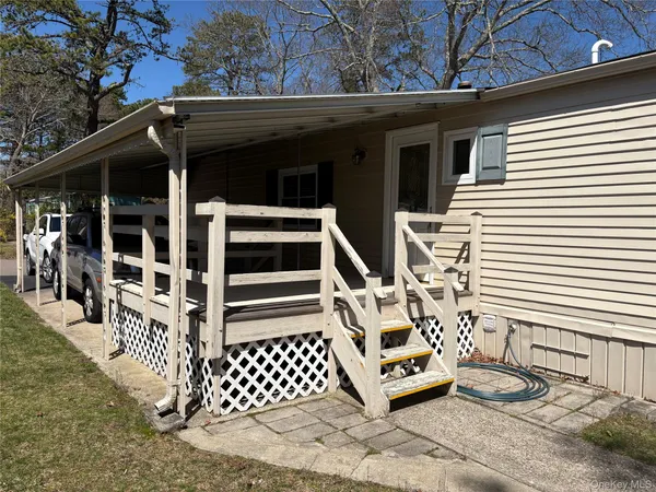 $199,999 | 525-207 Riverleigh Avenue, Unit 207, Riverhead, NY 11901