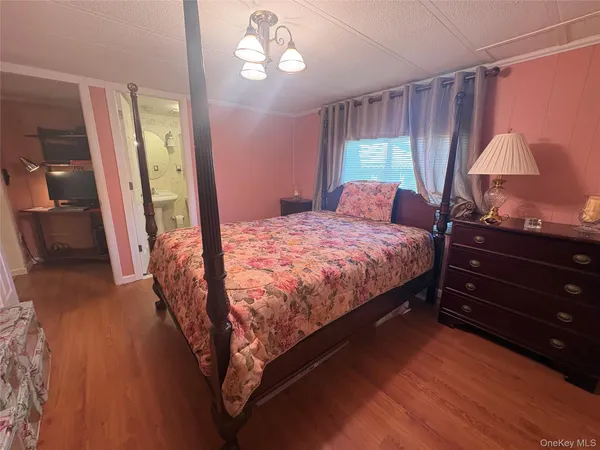 $199,999 | 525-207 Riverleigh Avenue, Unit 207, Riverhead, NY 11901
