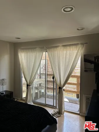 $3,000 | 320 South Ardmore Avenue, Los Angeles, CA 90020