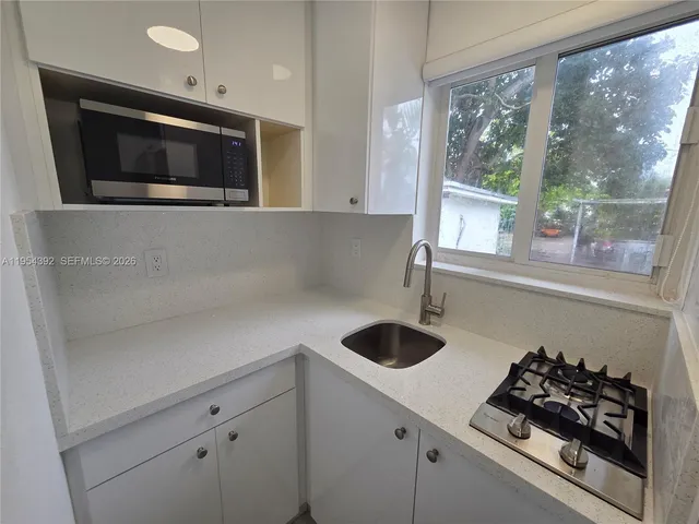 $1,600 | 6240 Southwest 21st Street, Miami, FL 33155