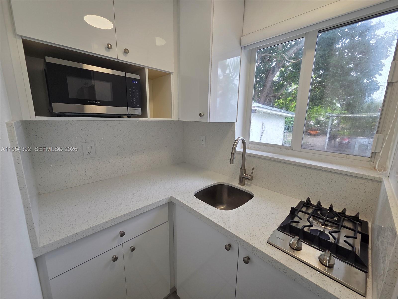 6240 Southwest 21st Street Miami, FL 33155 - Photo 3 of 11