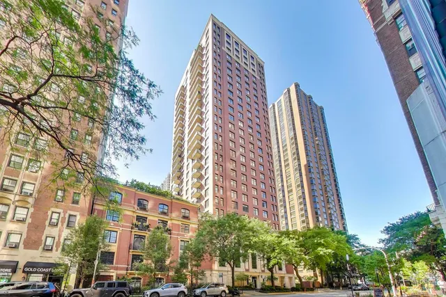 a view of a multi story building