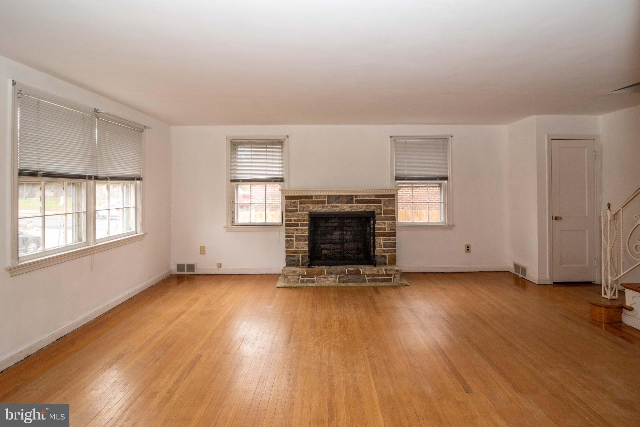 6 North Alford Road Springfield, PA 19064 - Photo 8 of 32 Living Room