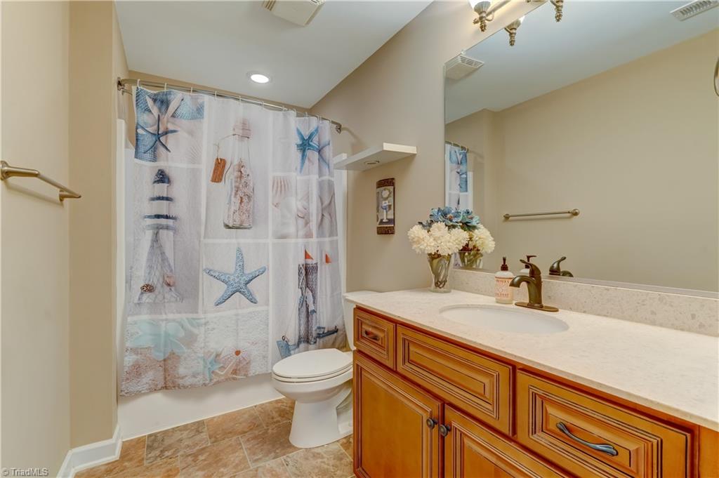 8933 Grove Park Drive Oak Ridge, NC 27310 - Photo 28 of 36 2ND FLOOR MAIN BATH