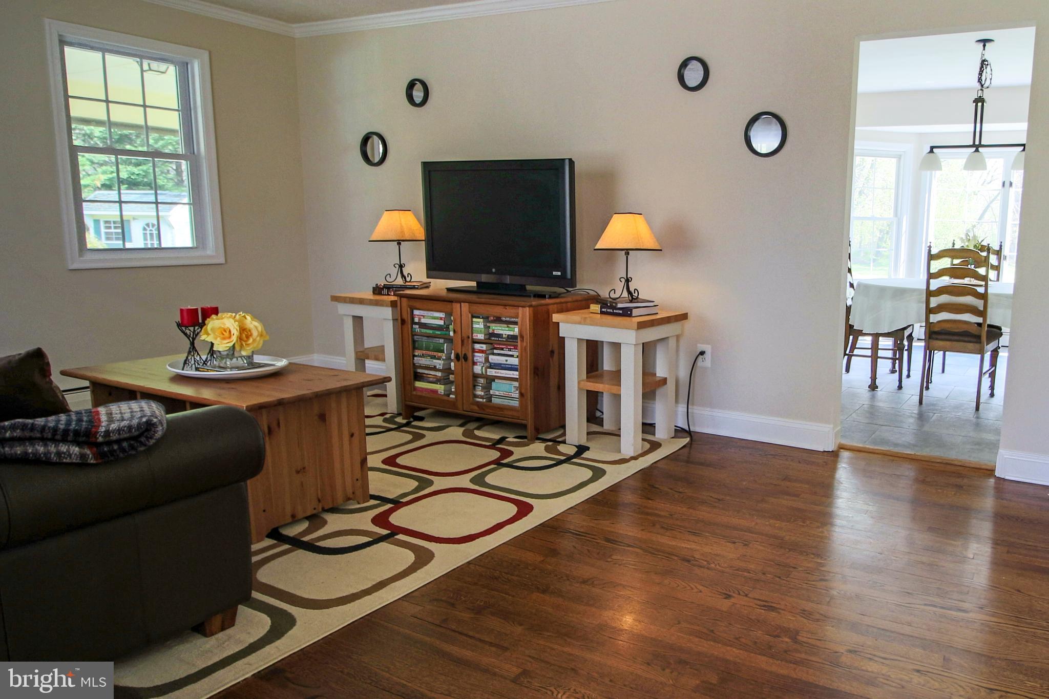 72 Old Solomons Island Road Lothian, MD 20711 - Photo 4 of 38 Living room