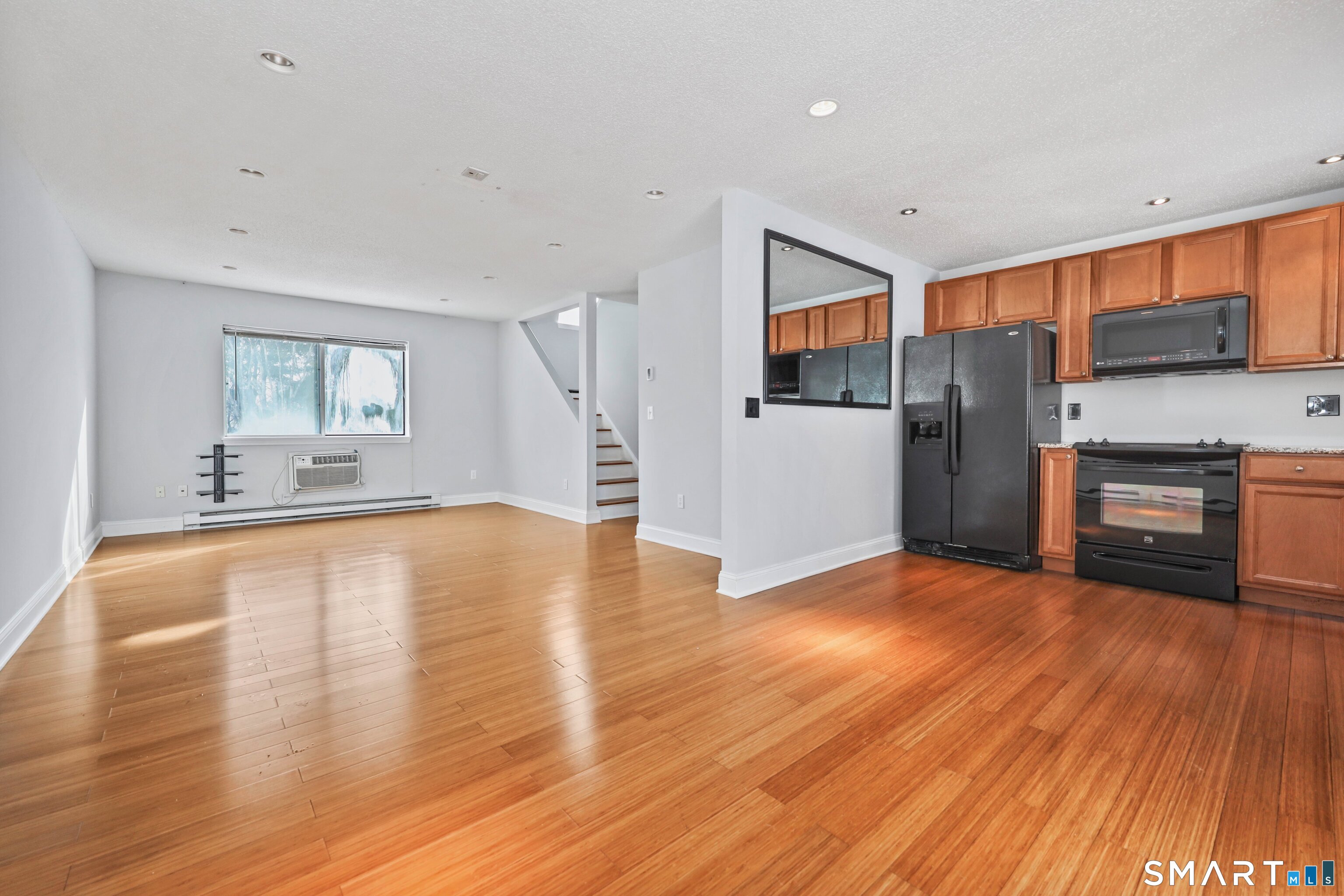 925 Oronoke Road, Unit 11D Waterbury, CT 06708 - Photo 2 of 21