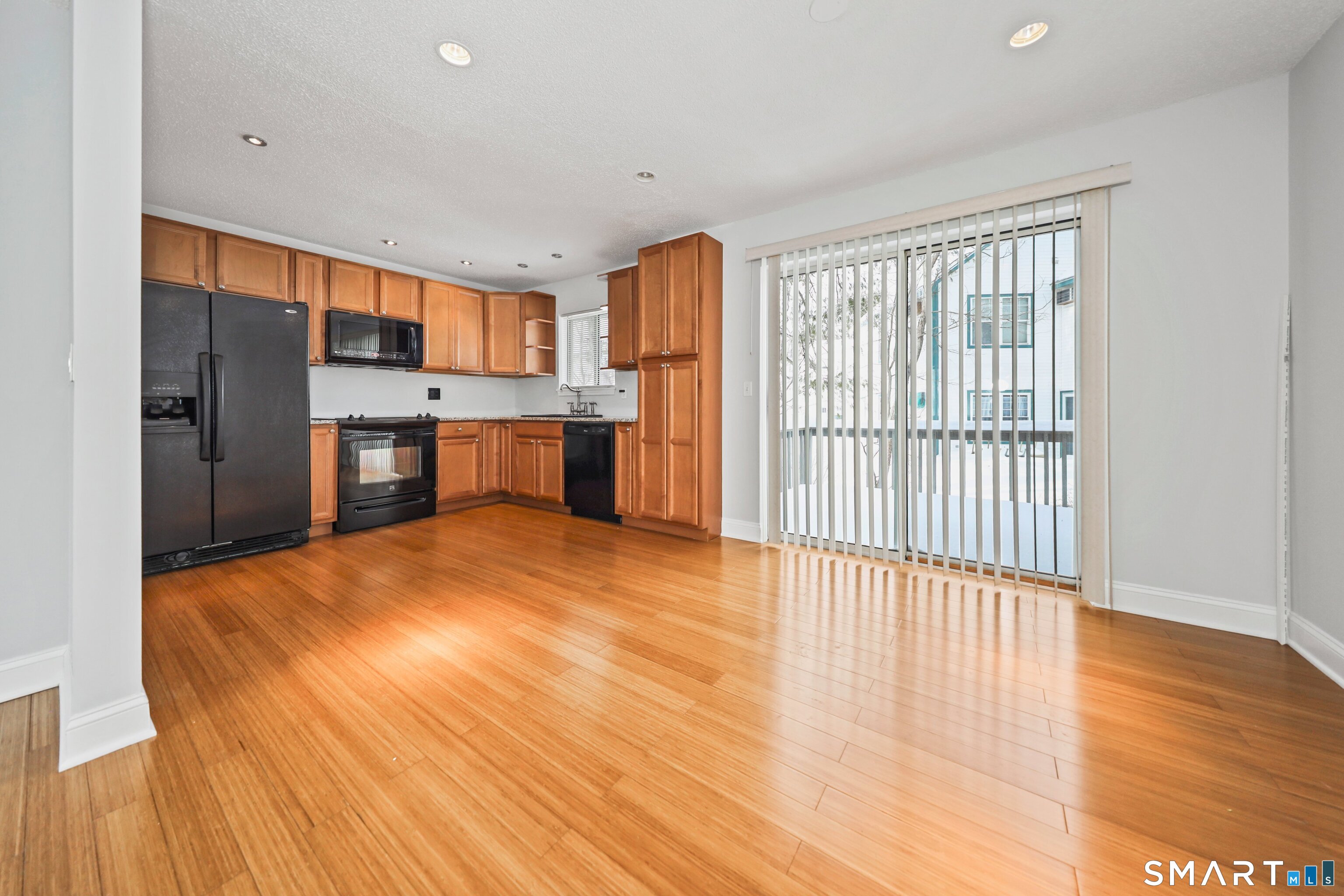 925 Oronoke Road, Unit 11D Waterbury, CT 06708 - Photo 4 of 21