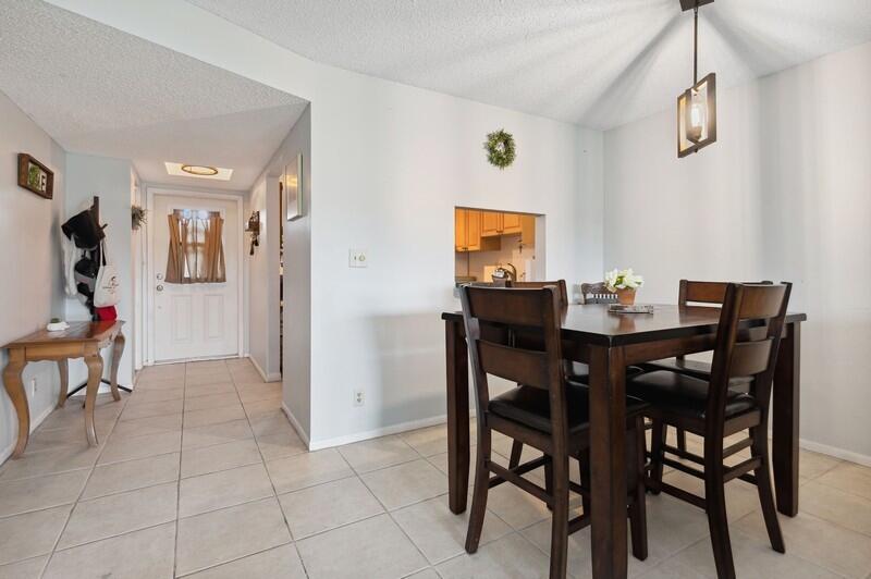 2700 Fiore Way, Unit 211 Delray Beach, FL 33445 - Photo 5 of 15 02_2700FioreWay_149_FoyerDiningRoom_Flex