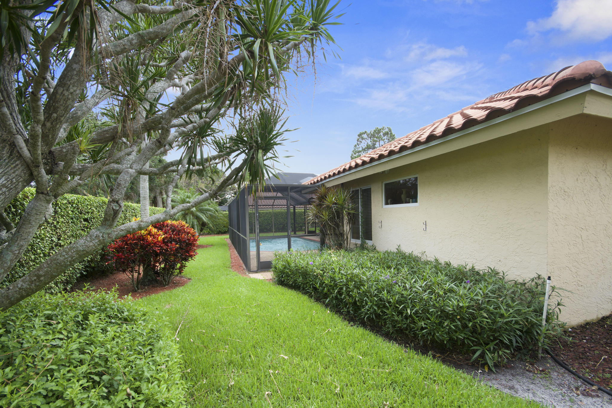 2644 Northwest 27th Avenue Boca Raton, FL 33434 - Photo 4 of 26 Side Yard
