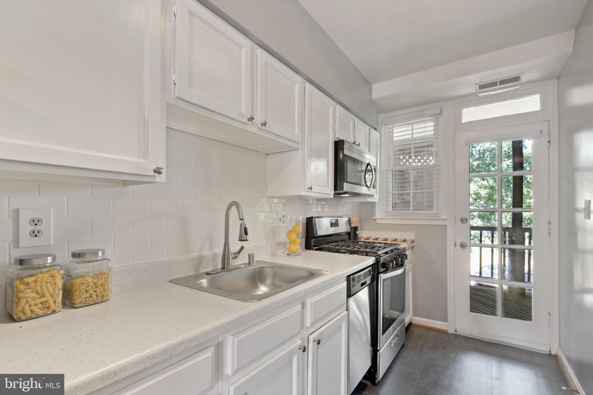 7 Russell Road, Unit D Alexandria, VA 22301 - Photo 8 of 26