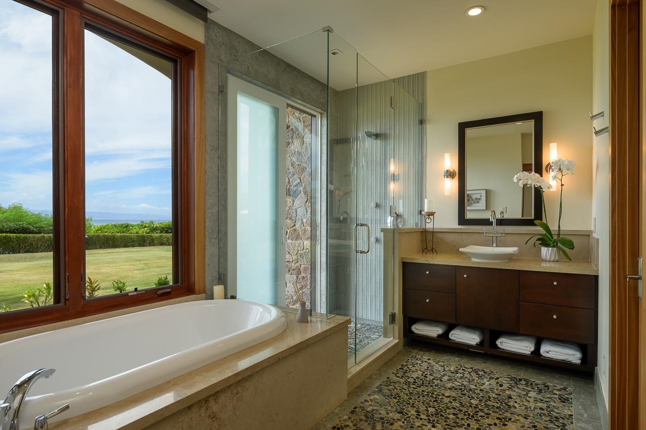 4809 Lower Honoapiilani Road Lahaina, HI 96761 - Photo 38 of 49 a bathroom with a bathtub a sink and a mirror