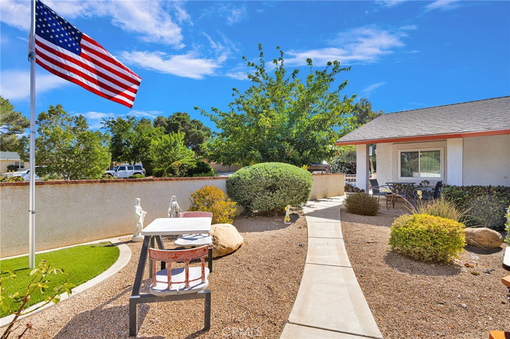 14185 Cuyamaca Road Apple Valley, CA 92307 - Photo 4 of 48