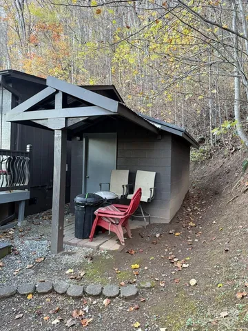 $359,750 | 318 Grapevine Cove Road, Waynesville, NC 28785