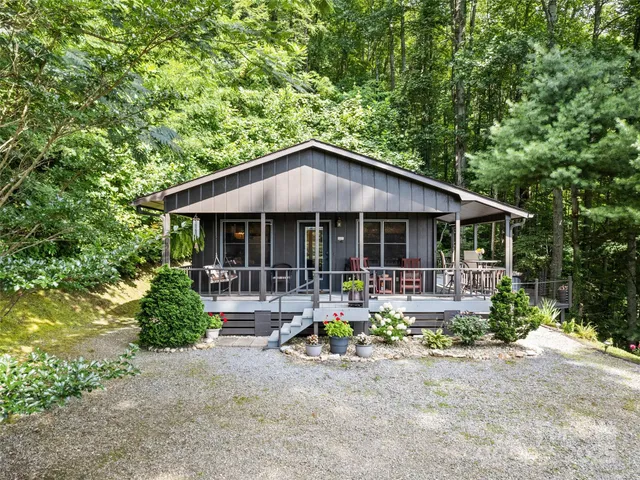 $359,750 | 318 Grapevine Cove Road, Waynesville, NC 28785
