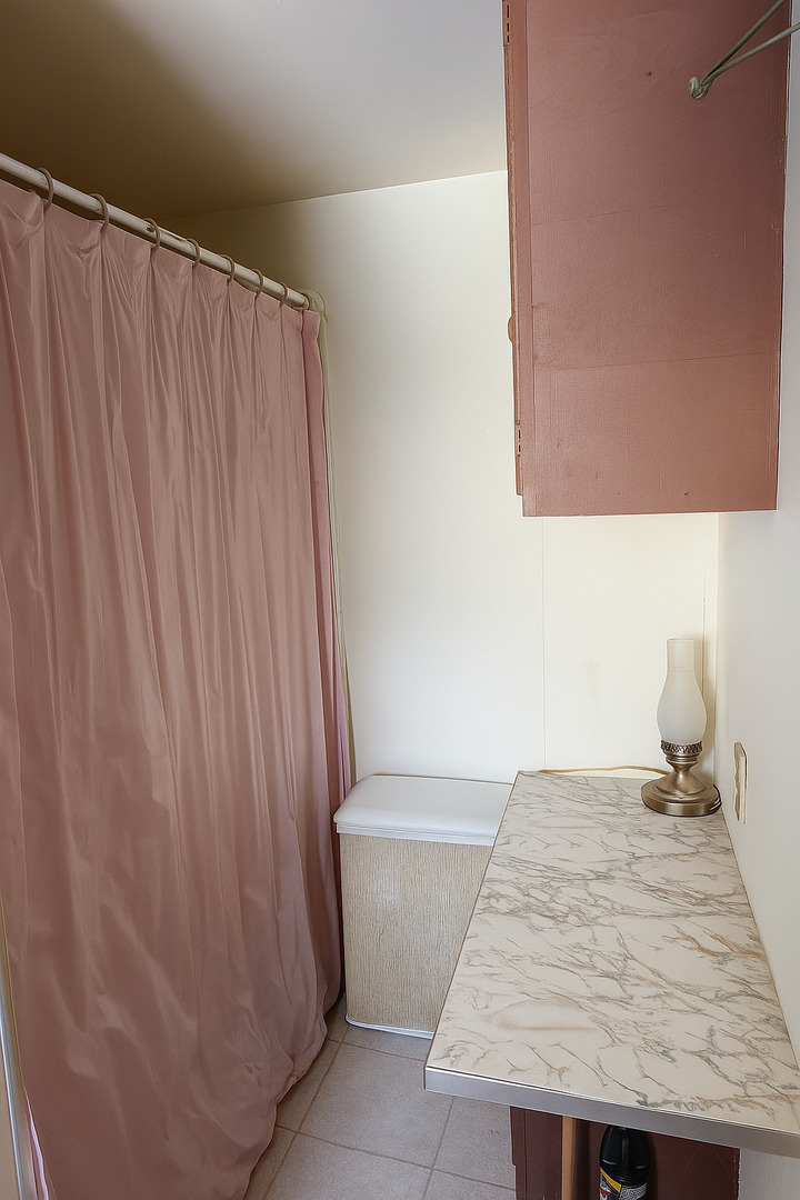 321 Eureka Street Genoa, IL 60135 - Photo 7 of 13 a view of a bathtub in a bathroom